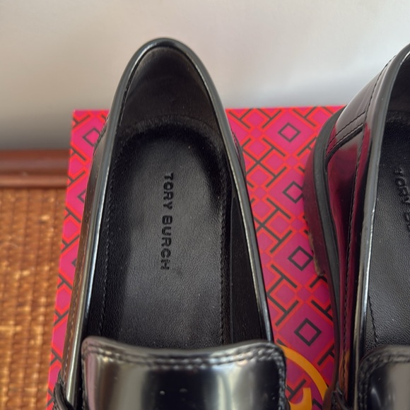 Tory Burch Black embellished lug leather loafer, size 6 - Picture 4 of 7